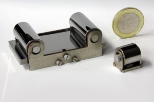 Messdrähte finden bei der Bestimmung des Flankendurchmessers von Gewinden und der Lückenweite profilartiger Teile nach dem Dreidraht-Messverfahren Verwendung.